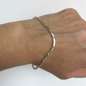 Sterling Silver 925 Dainty Twisted Hammered V Shaped Cuff Bracelet 6.75"